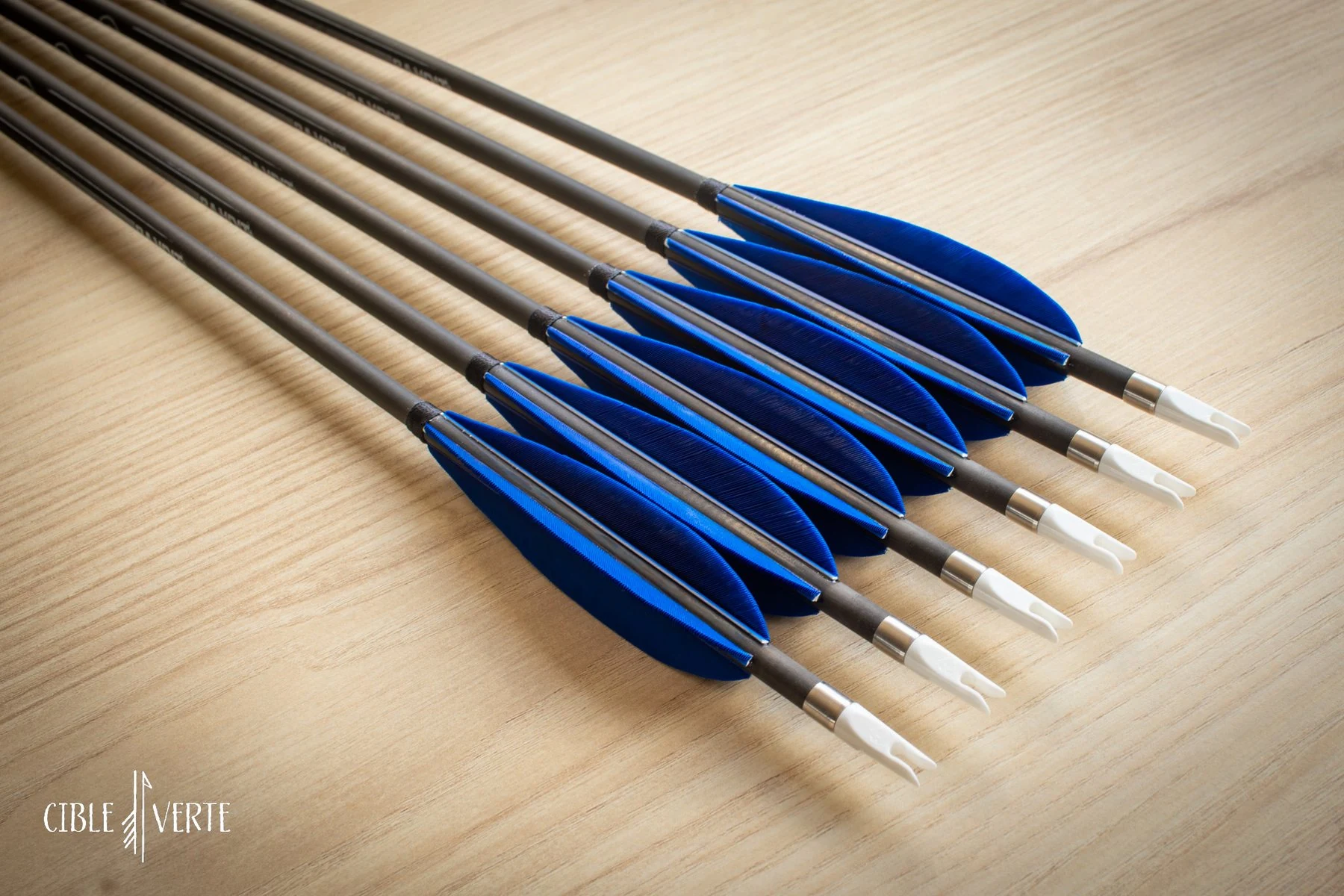 carbon arrows with natural feathers